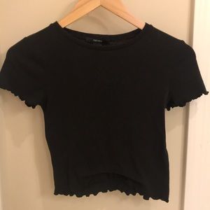 Cropped black lettuce shirt